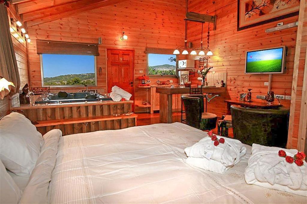 Between Sunrise And Sunset Suites Ya'ara Екстер'єр фото
