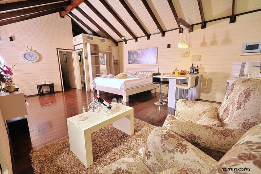 Between Sunrise And Sunset Suites Ya'ara Екстер'єр фото